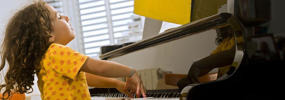 Enfant qui joue du piano