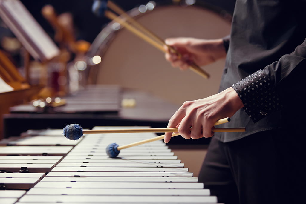 Le vibraphone, une percussion à hauteur déterminée jouée avec des mailloches.